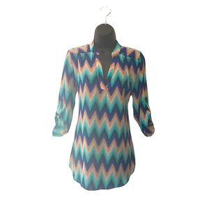 Loose fitting blouse in Aztec zigzag Chevron print. Size S